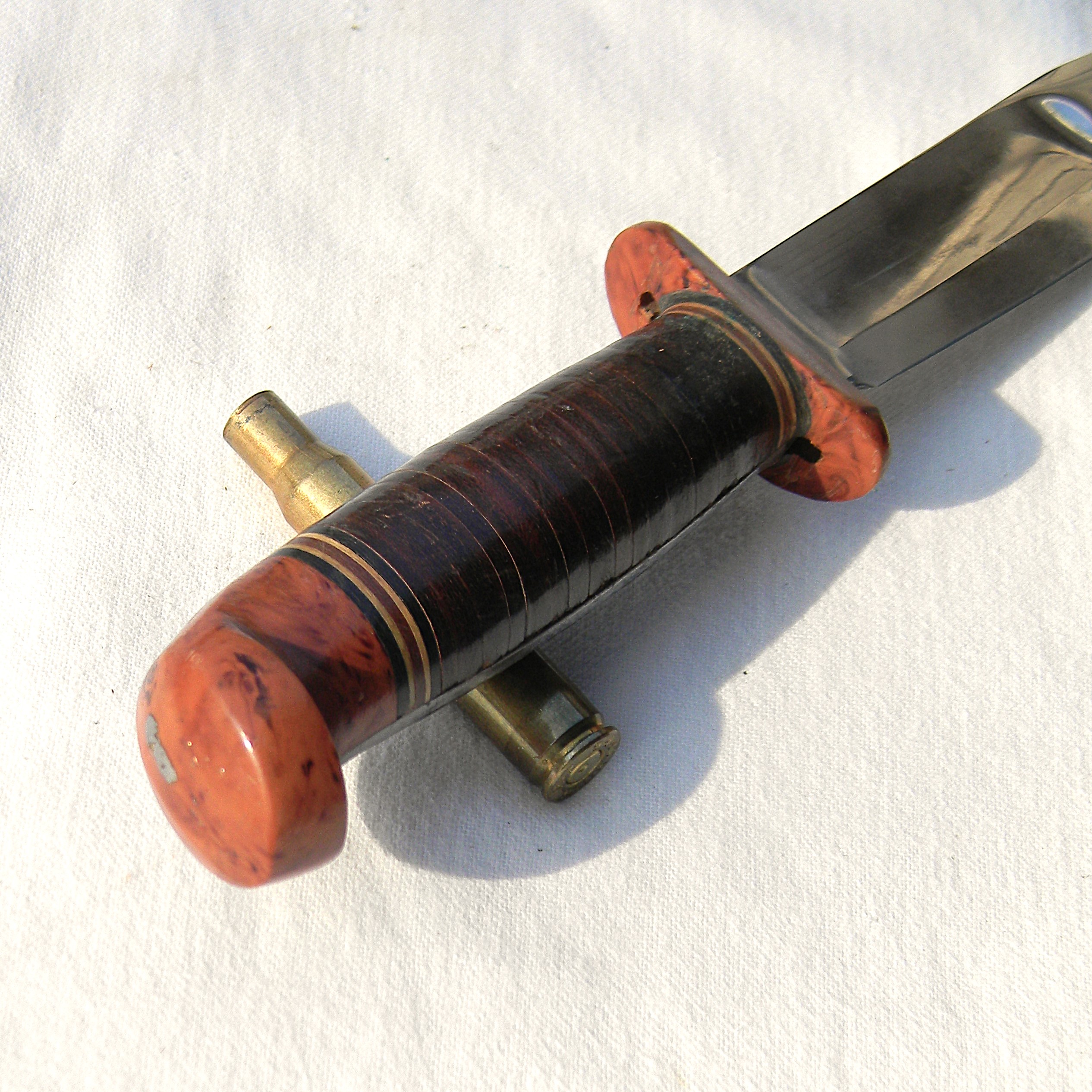 USA WW2 Western "Baby Shark" USAF Pilot Knife, scarce Bakelite fittings type, original sheath; excellent condition - Image 10