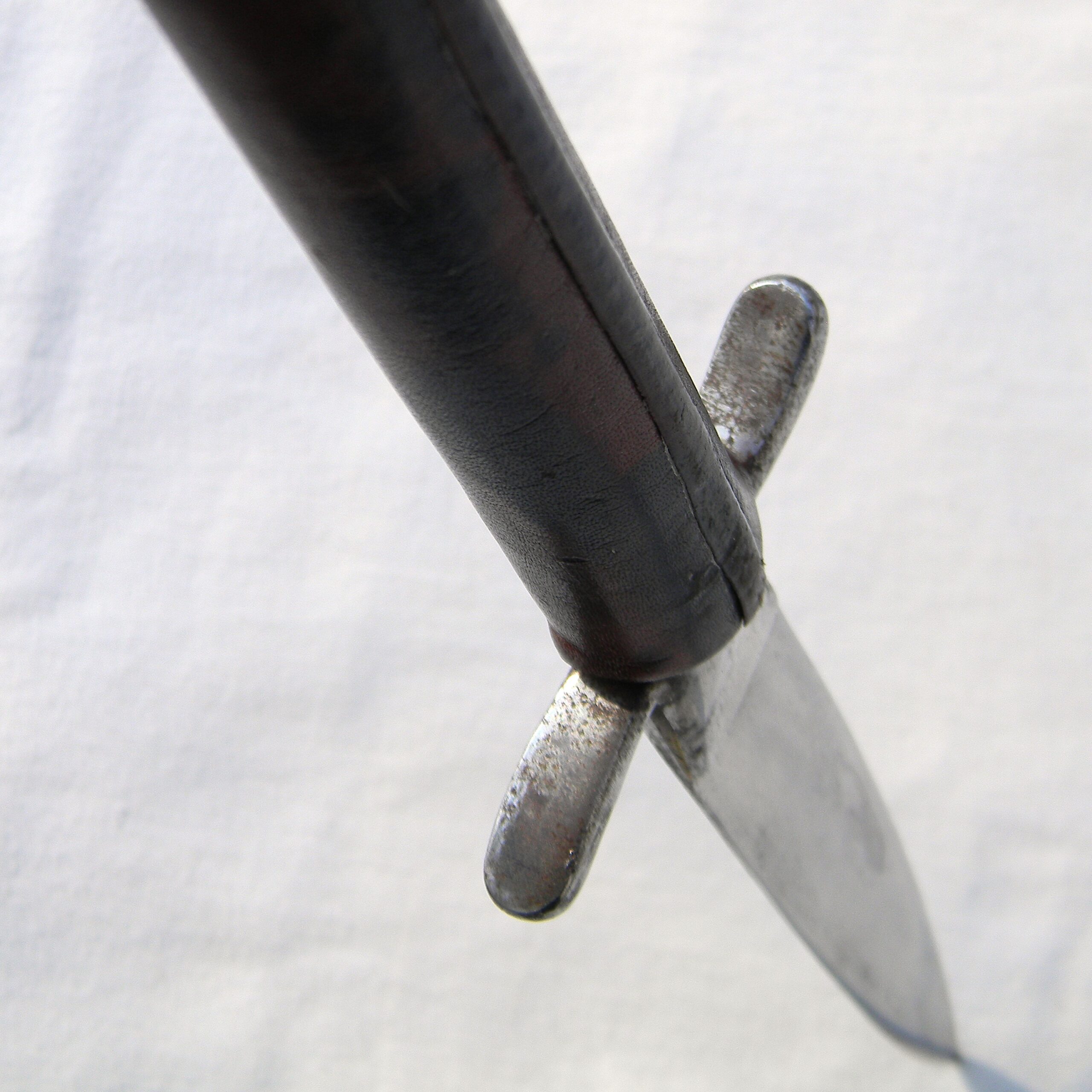 USA WW2 era fighting knife made by Knife Crafters of Philadelphia; original scabbard; rare smaller dagger type - Image 9