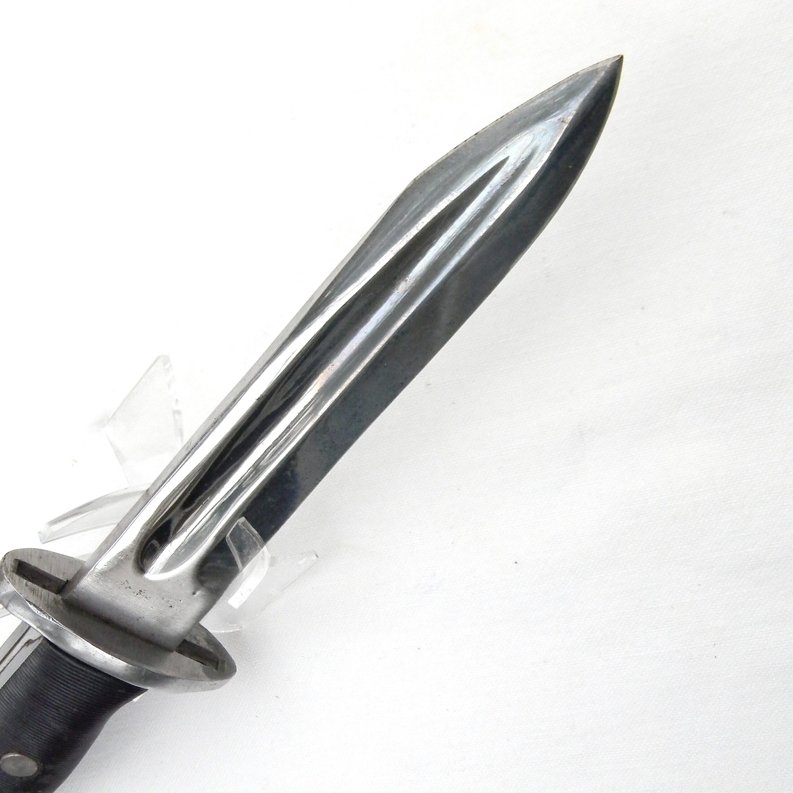 WW2 era American Fighting Knife made from M1 bayonet overruns; original leather scabbard; excellent condition – rare this nice - Image 7