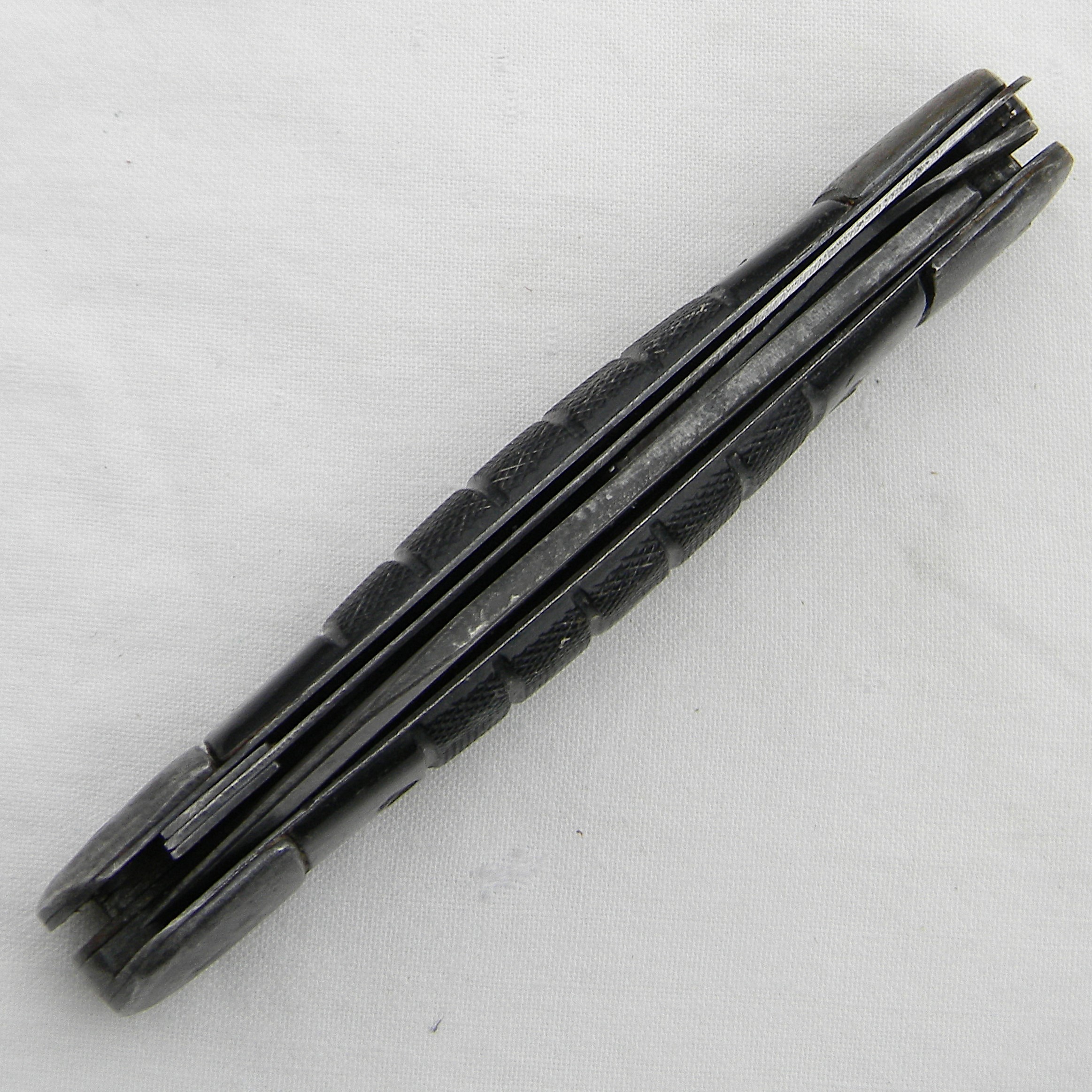 WW2 era scarce United Machine Tool Company huge folding knife (part of US Navy/Air Corps pilot's survival kit) - Image 4