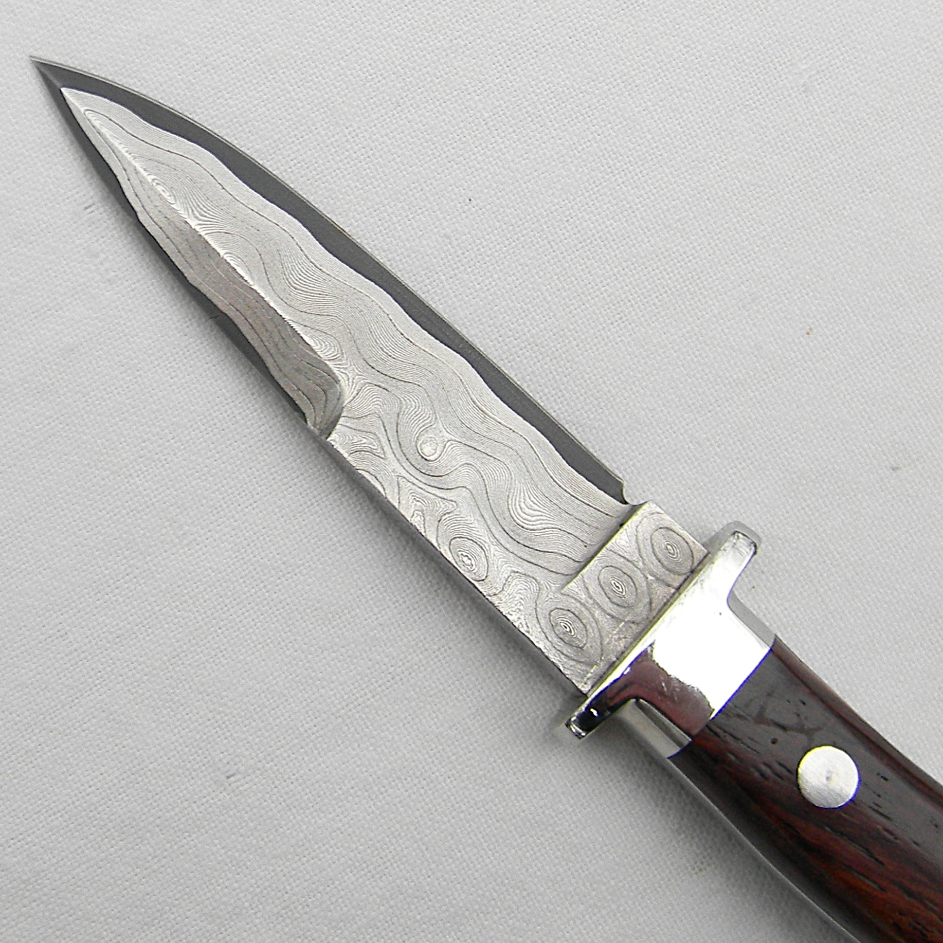 Browning, Japan rare 1985 Damascus Classic Fighter made by Ichiro Hattori, 1 of 1000; custom-made leather sheath - Image 8