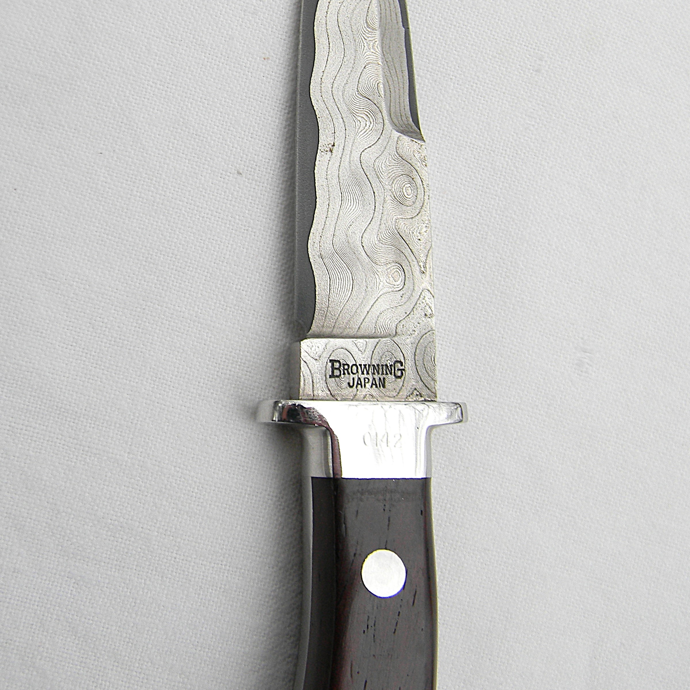 Browning, Japan rare 1985 Damascus Classic Fighter made by Ichiro Hattori, 1 of 1000; custom-made leather sheath - Image 7