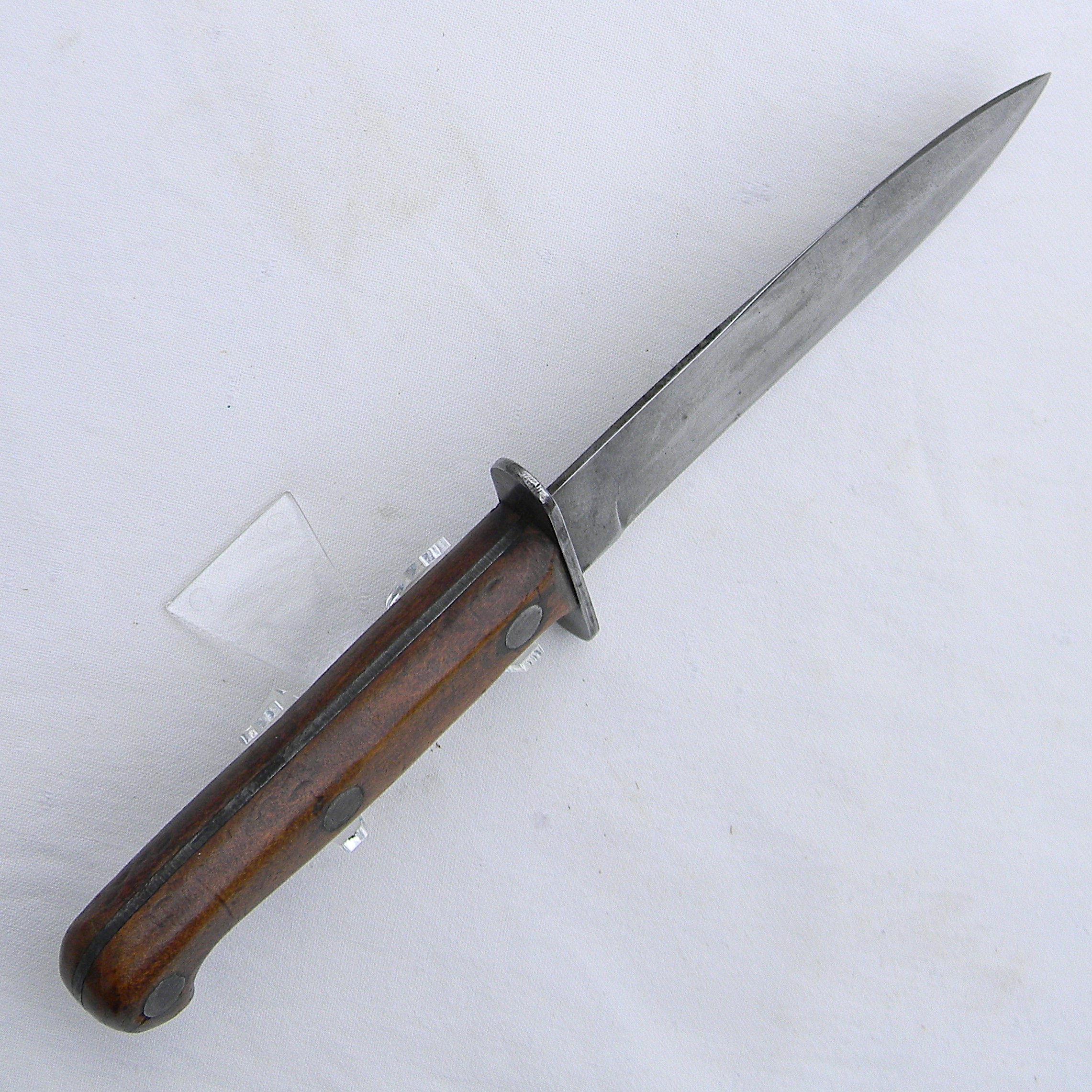Australia WW2 Gregsteel 1944 fighting knife made for US forces, GI-signed British sheath; rare type - Image 8