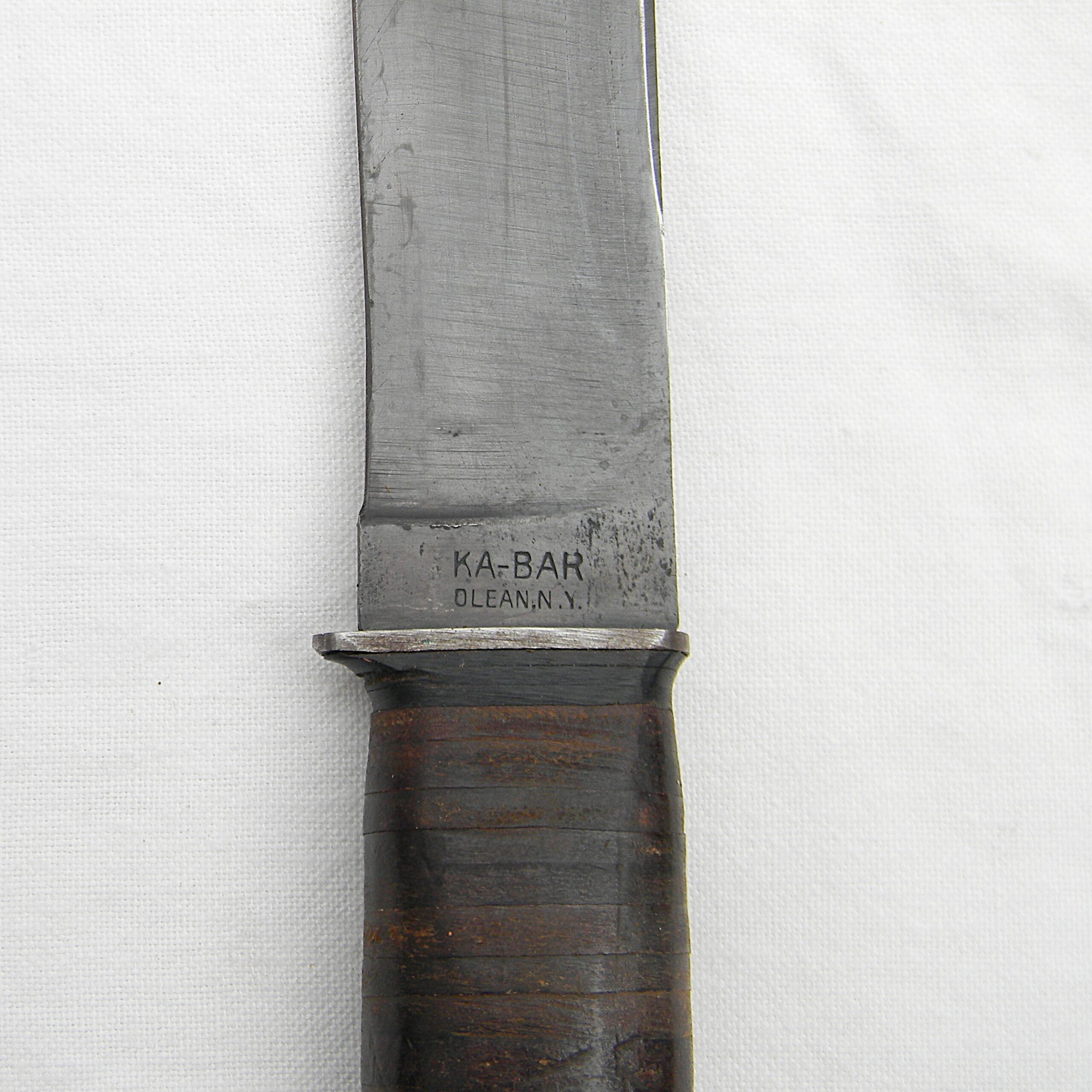 WW2 scarce KA-BAR "Seabee" model utility/fighting knife, blued blade, early-issue leather scabbard; excellent - Image 8