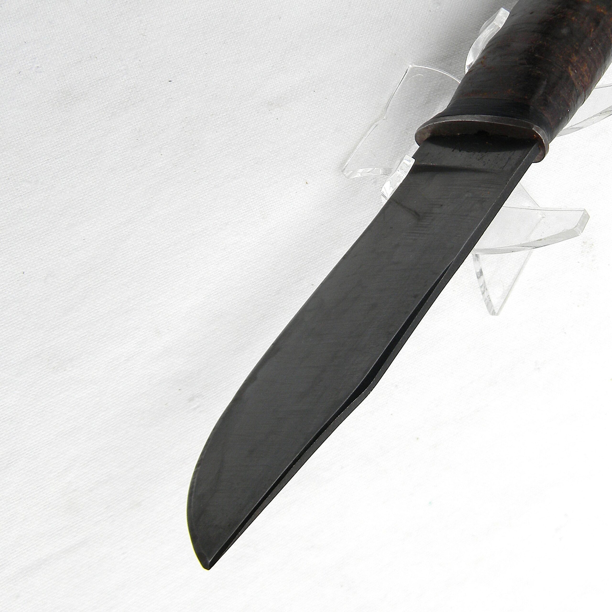 WW2 scarce KA-BAR "Seabee" model utility/fighting knife, blued blade, early-issue leather scabbard; excellent - Image 10