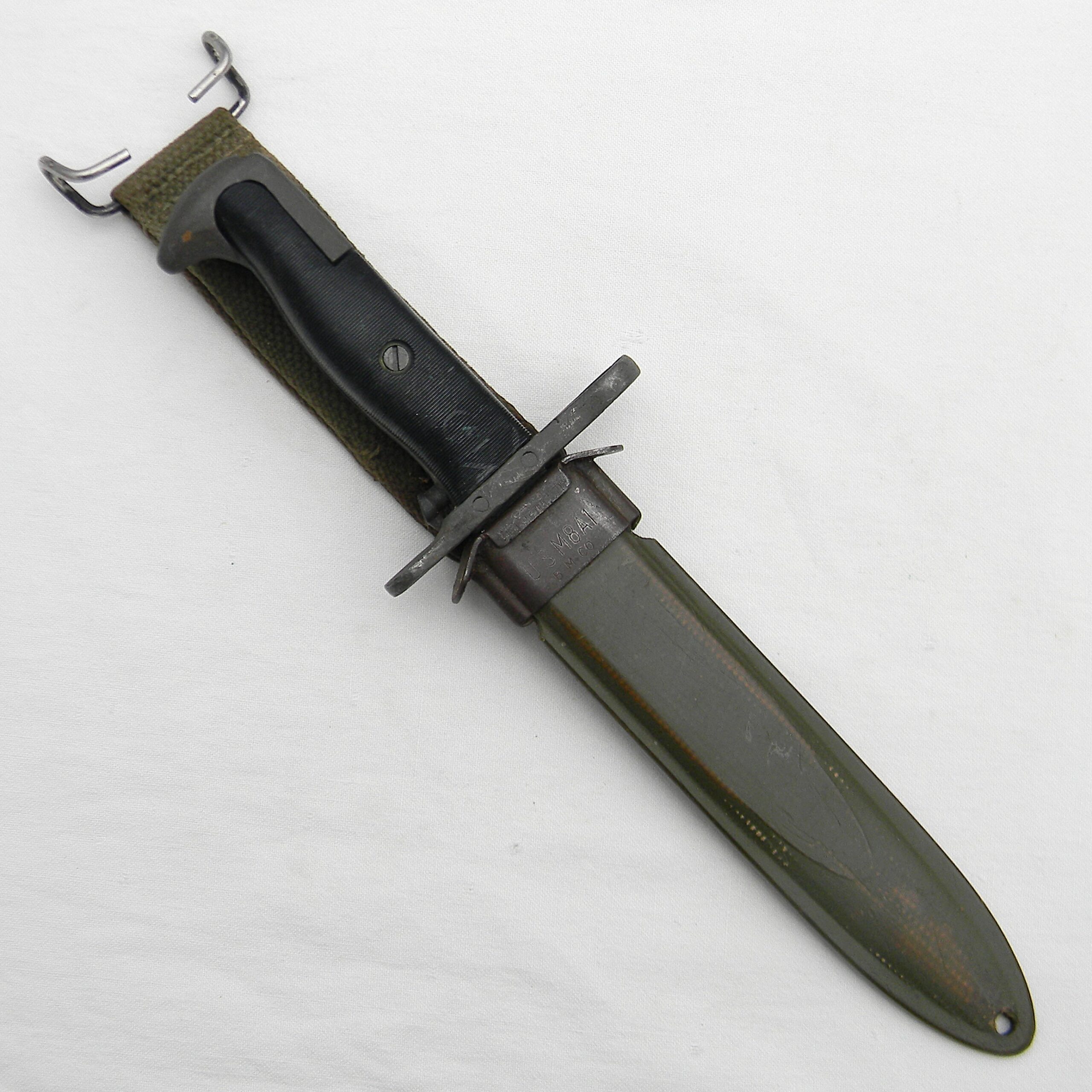 USA Korean War shortened WW2 era bayonet for M1 Garand rifle, WW2 era M8A1 composition scabbard; rare UNUSED - Image 2