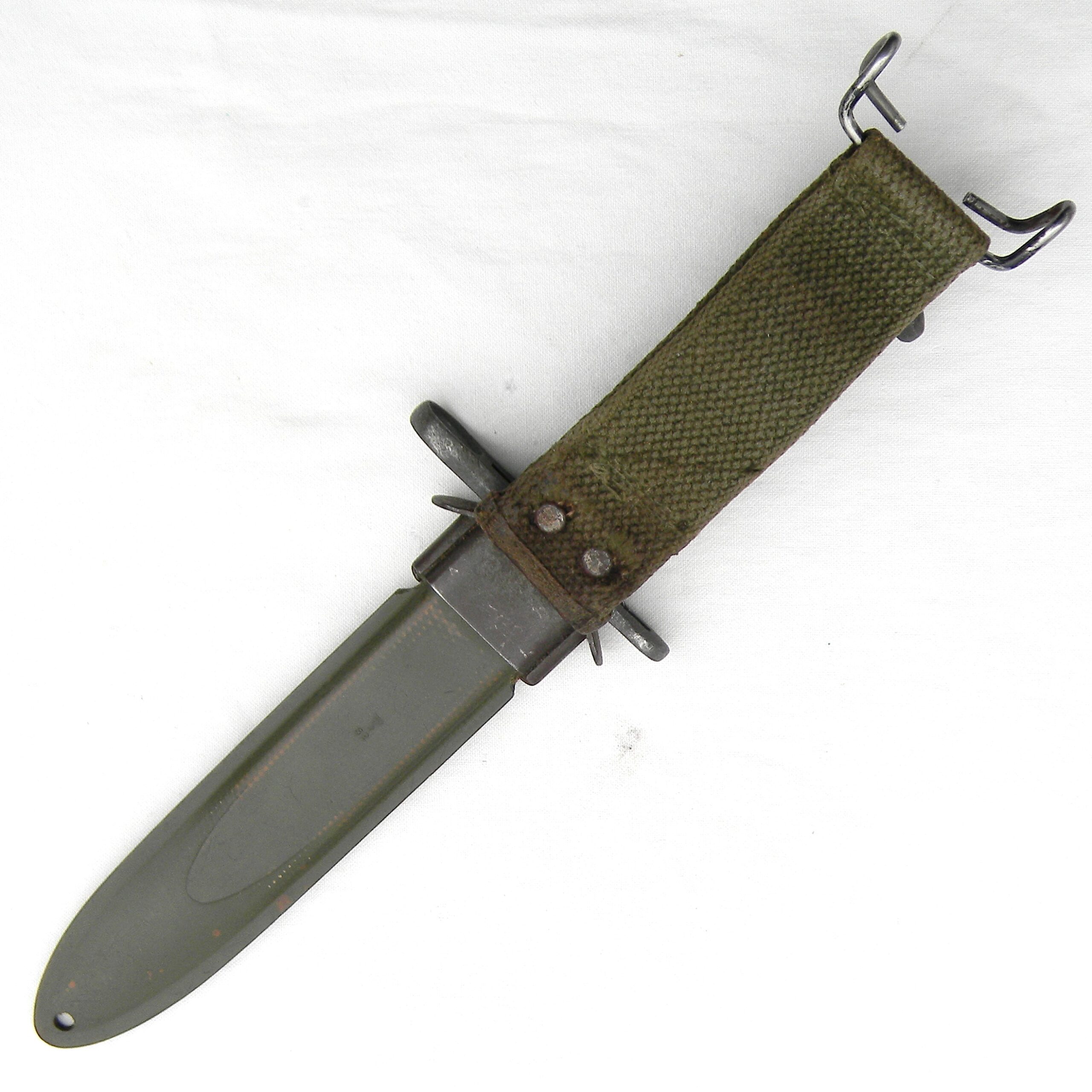 USA Korean War shortened WW2 era bayonet for M1 Garand rifle, WW2 era M8A1 composition scabbard; rare UNUSED - Image 4