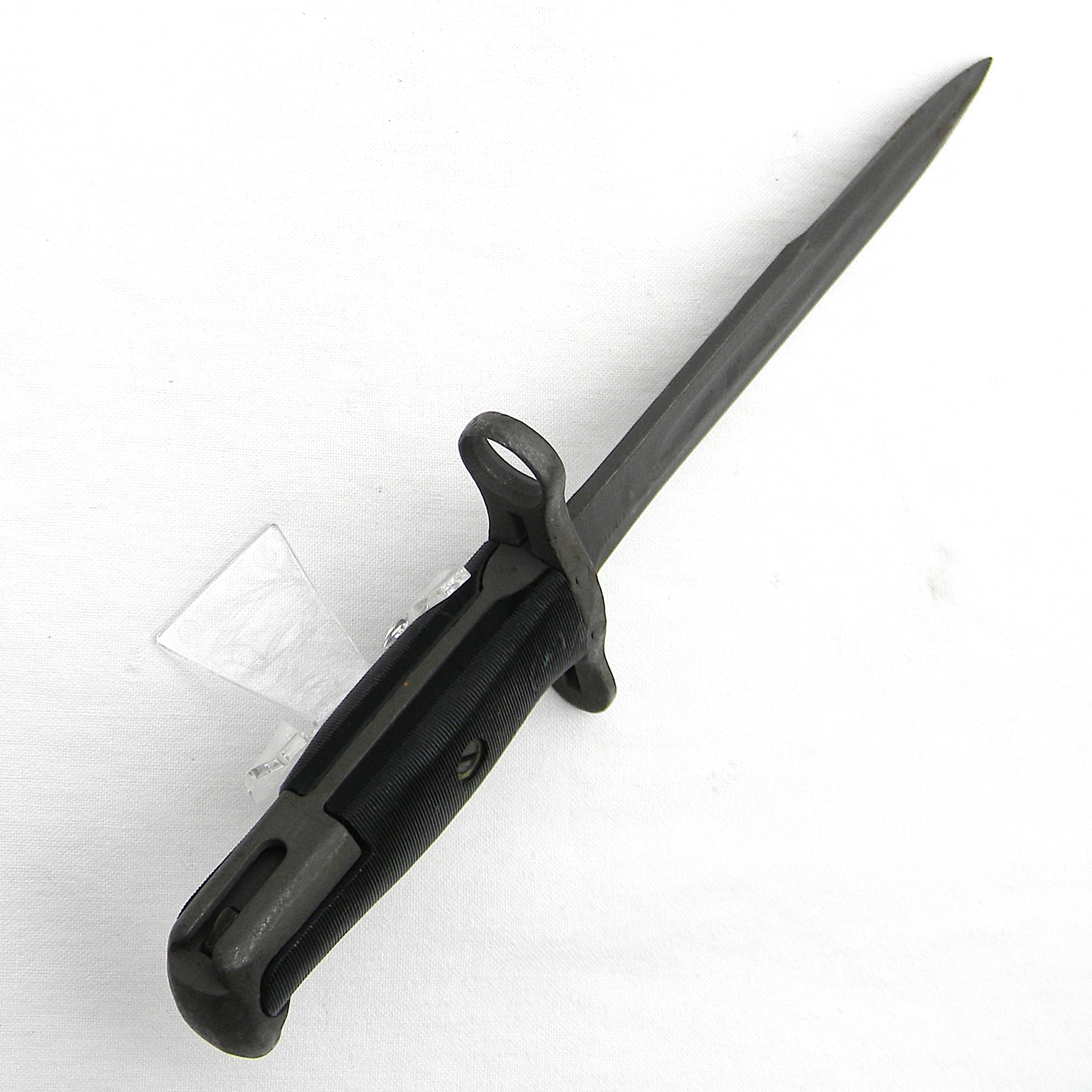 USA Korean War shortened WW2 era bayonet for M1 Garand rifle, WW2 era M8A1 composition scabbard; rare UNUSED - Image 8