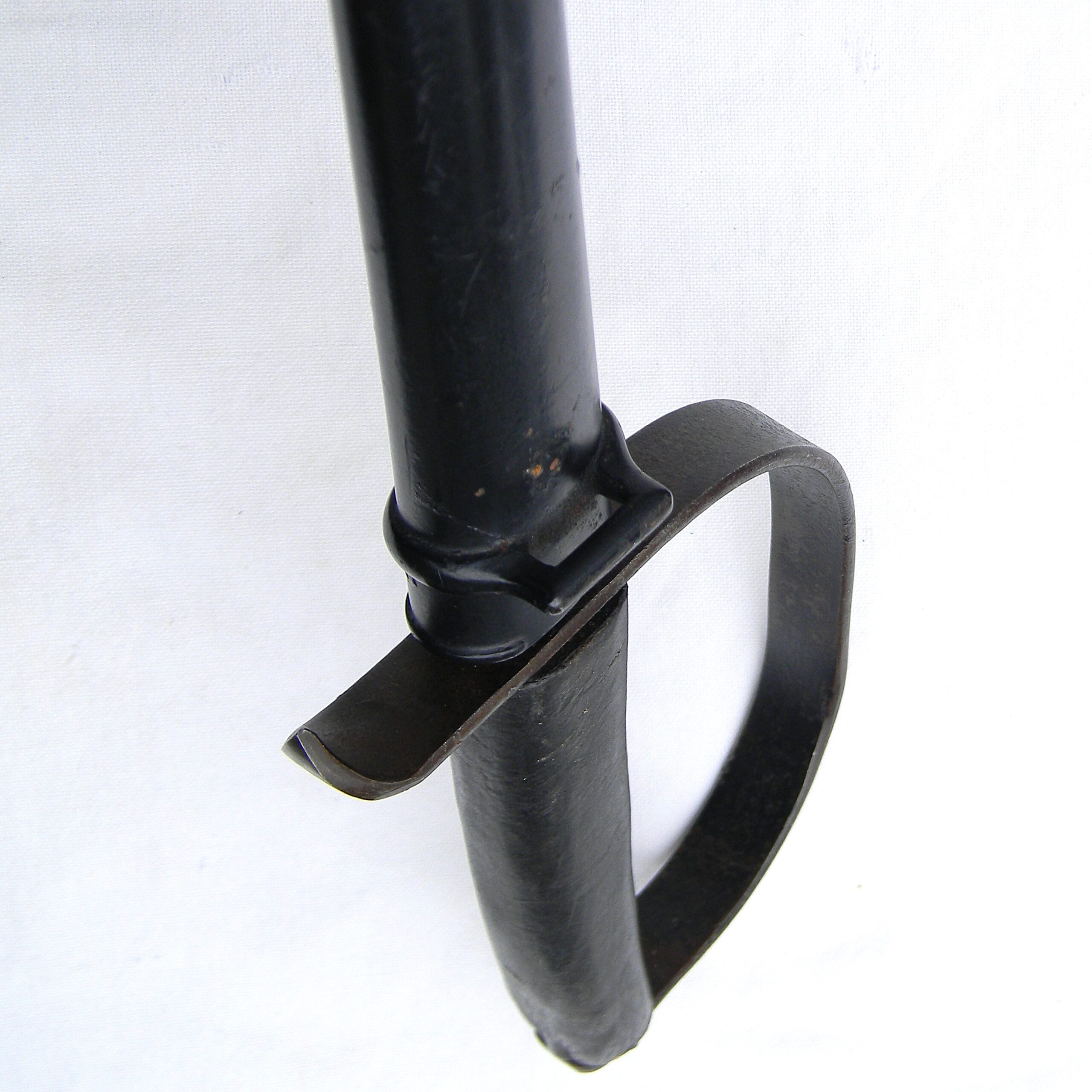 France WW1 era D-guard fighting knife made from M1874 Gras bayonet; original metal scabbard; rare type in museum quality condition - Image 4