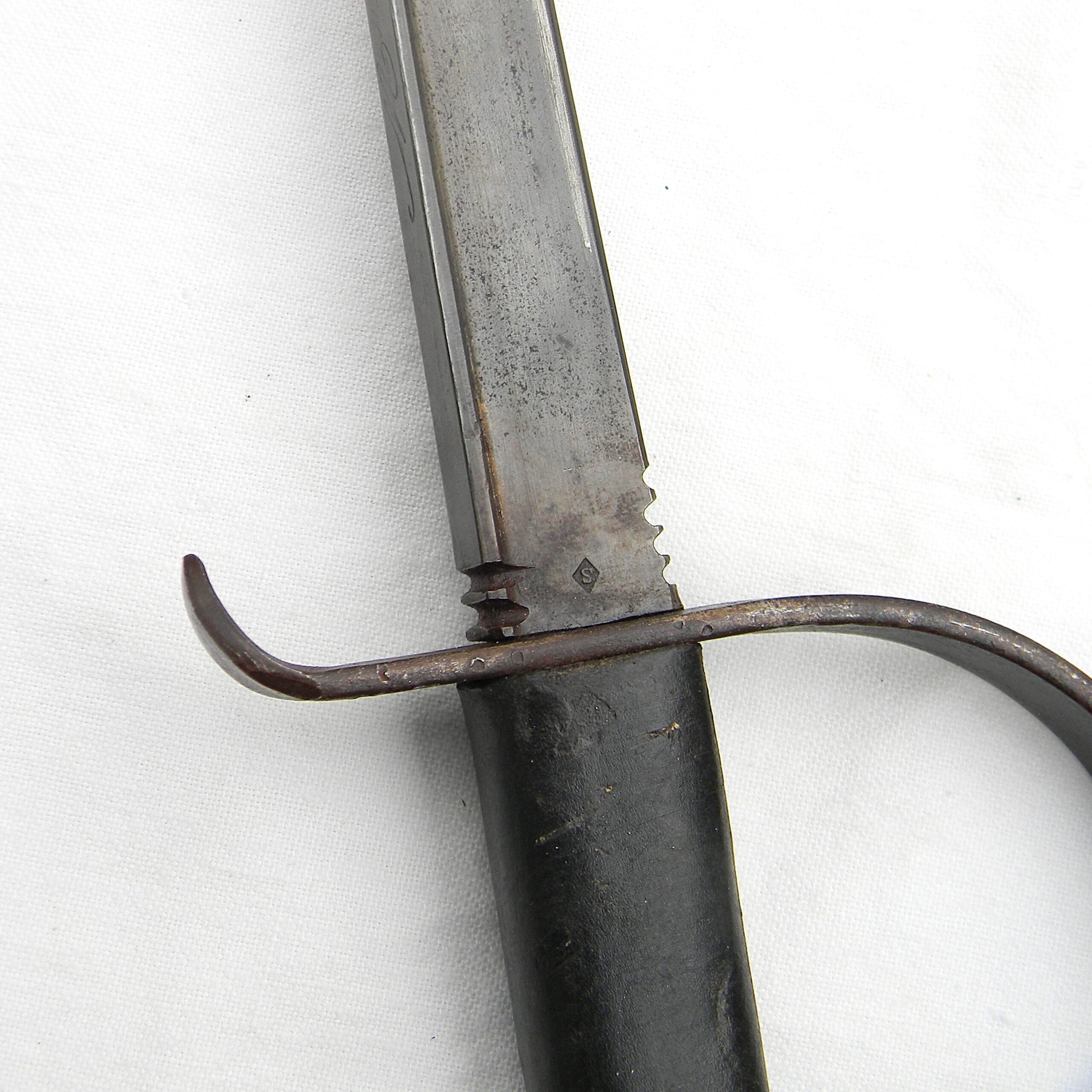 France WW1 era D-guard fighting knife made from M1874 Gras bayonet; original metal scabbard; rare type in museum quality condition - Image 10