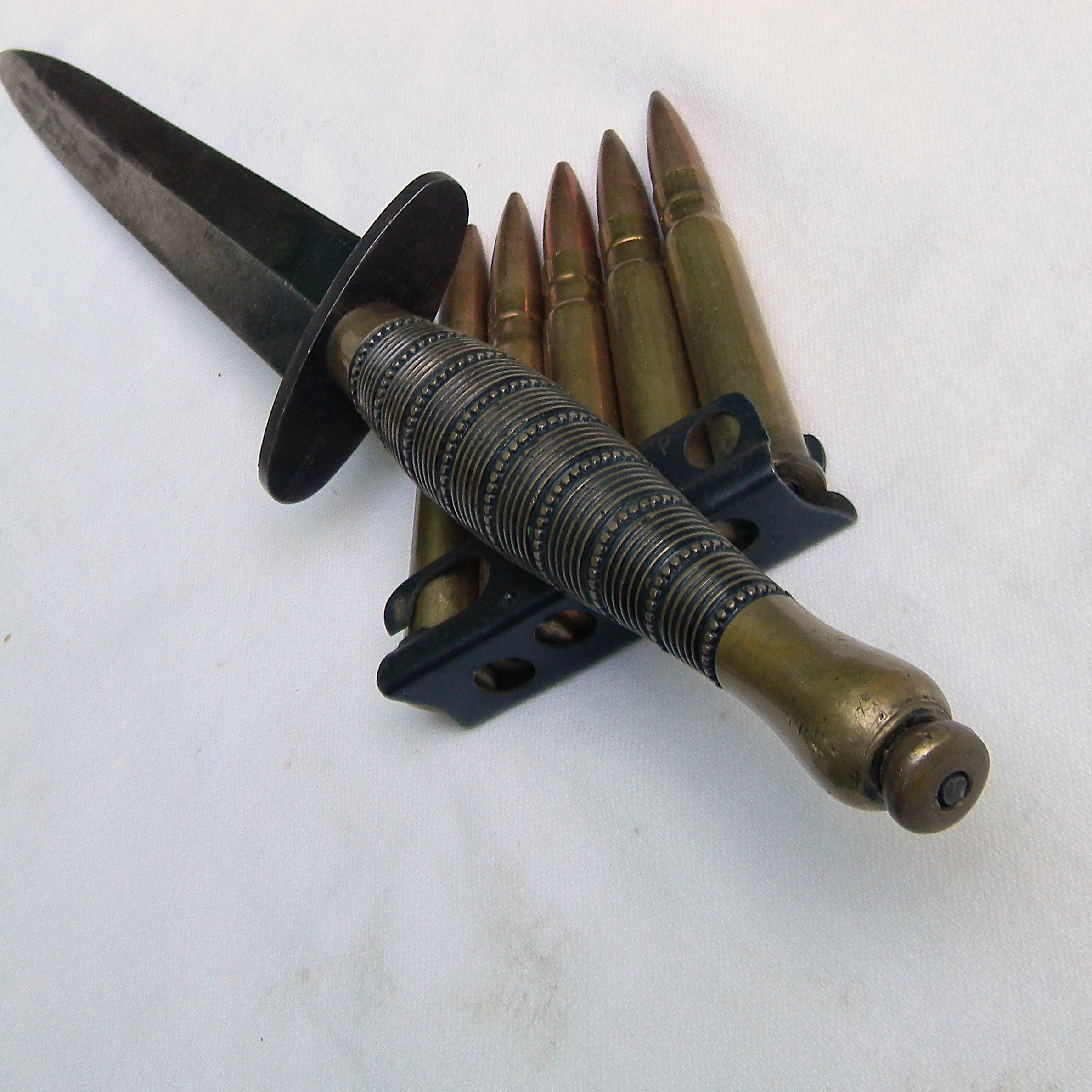 WW2 British Fairbairn-Sykes 2nd pattern dagger, rare William Rodgers "Beaded and Ribbed" type, "broad arrow" marked handle, original metal-tipped leather scabbard - Image 9
