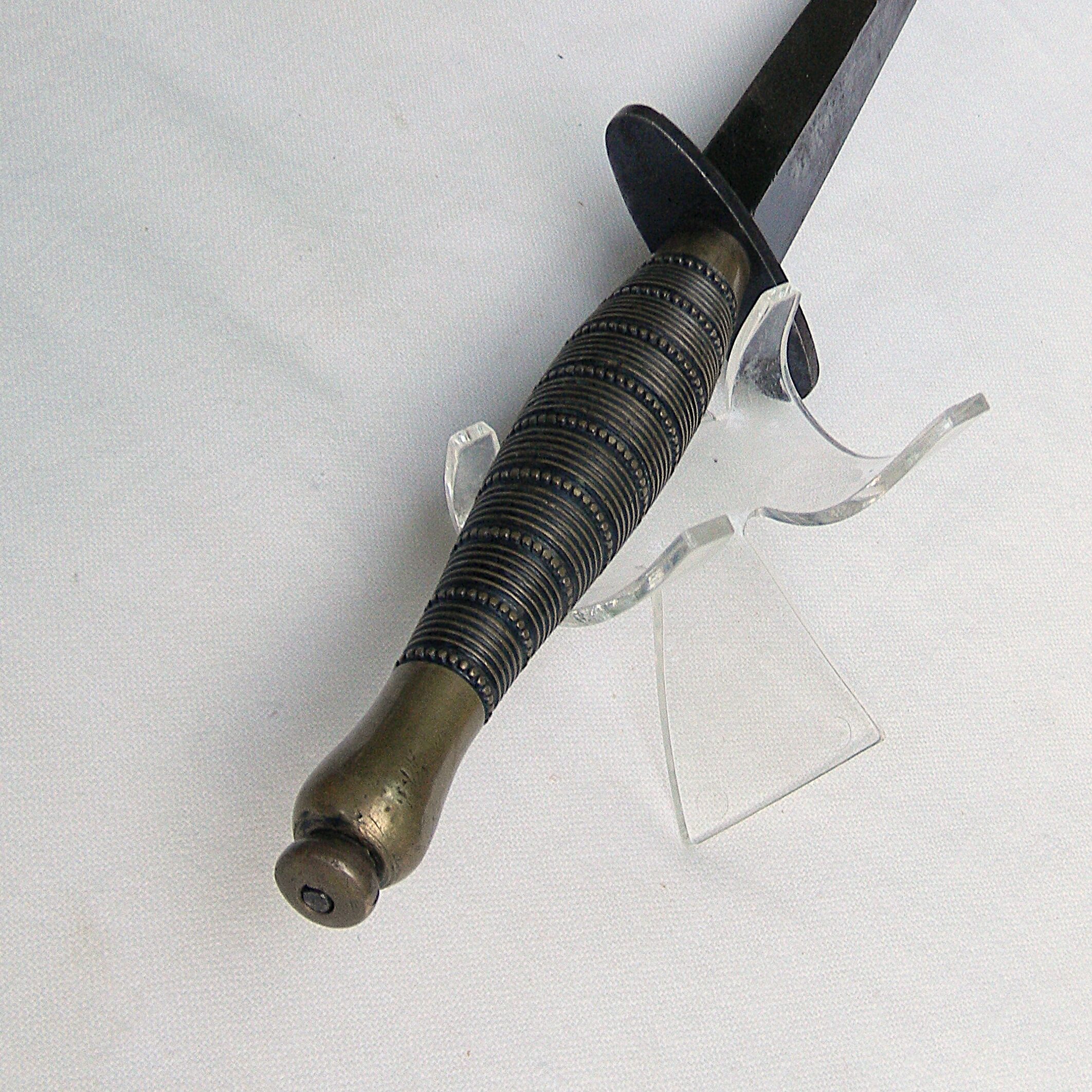 WW2 British Fairbairn-Sykes 2nd pattern dagger, rare William Rodgers "Beaded and Ribbed" type, "broad arrow" marked handle, original metal-tipped leather scabbard - Image 13
