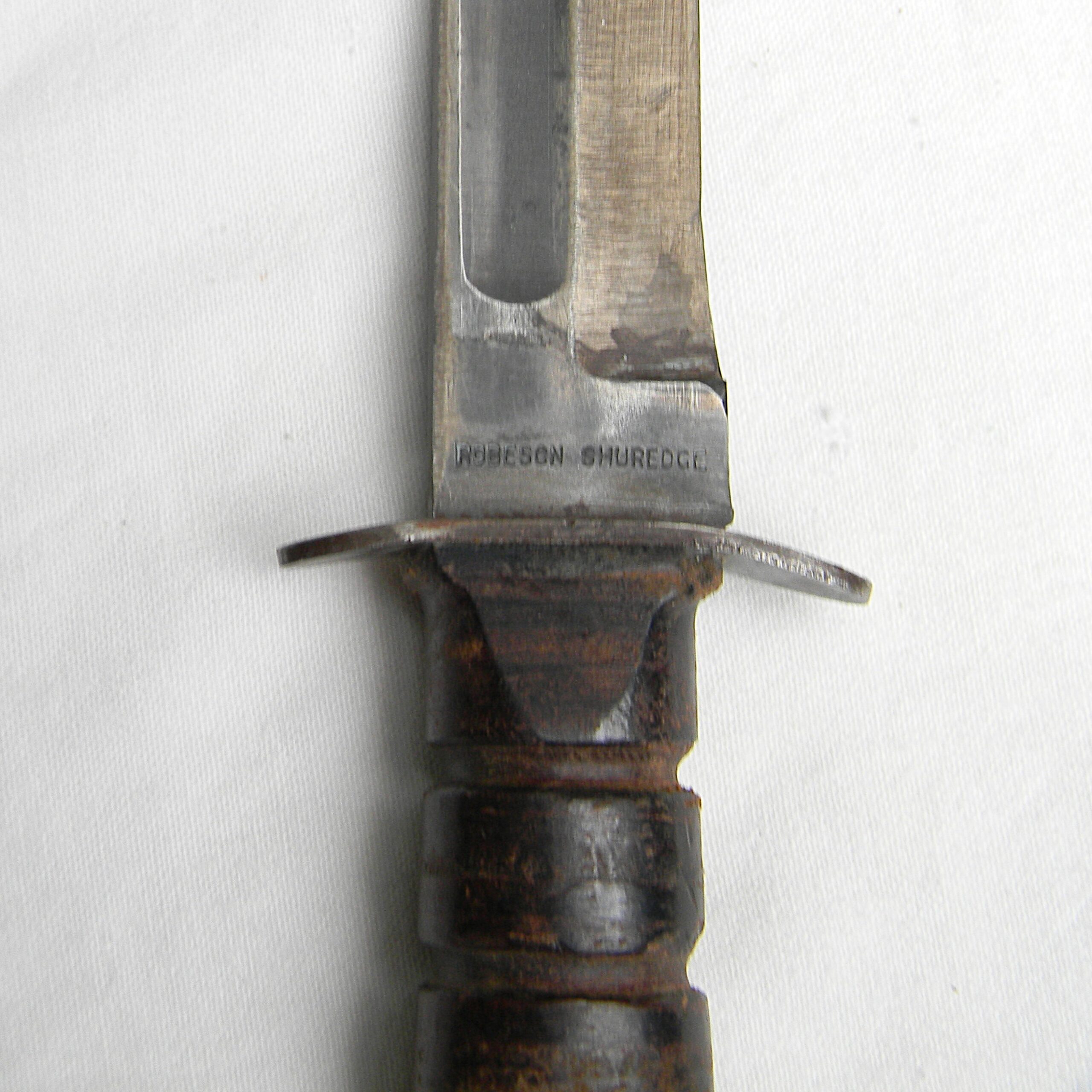 USA WW2 era blade marked Robeson Shuredge USN MK2 Mark 2 fighting knife, original 1945 NORD composition scabbard - Image 9