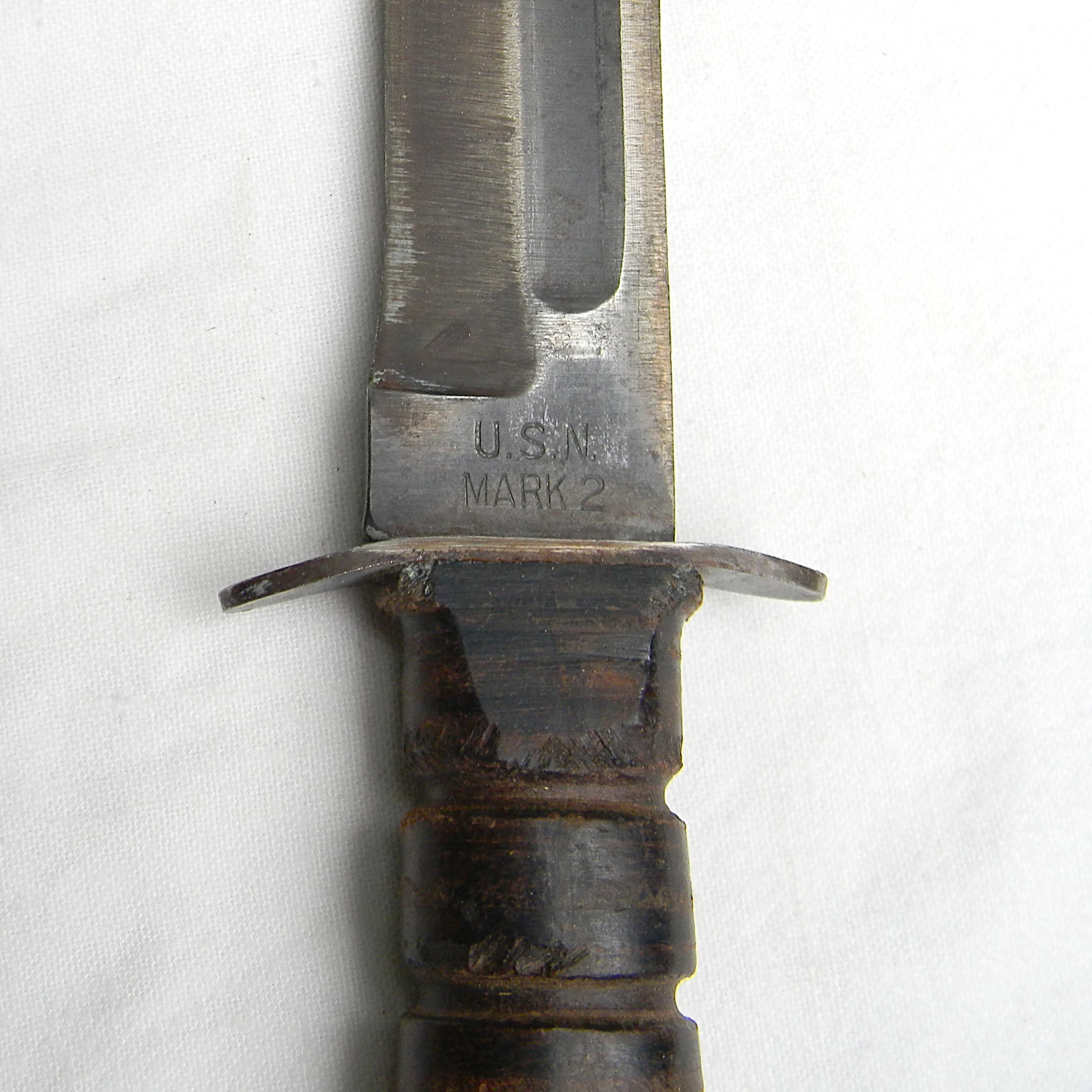 USA WW2 era blade marked Robeson Shuredge USN MK2 Mark 2 fighting knife, original 1945 NORD composition scabbard - Image 8