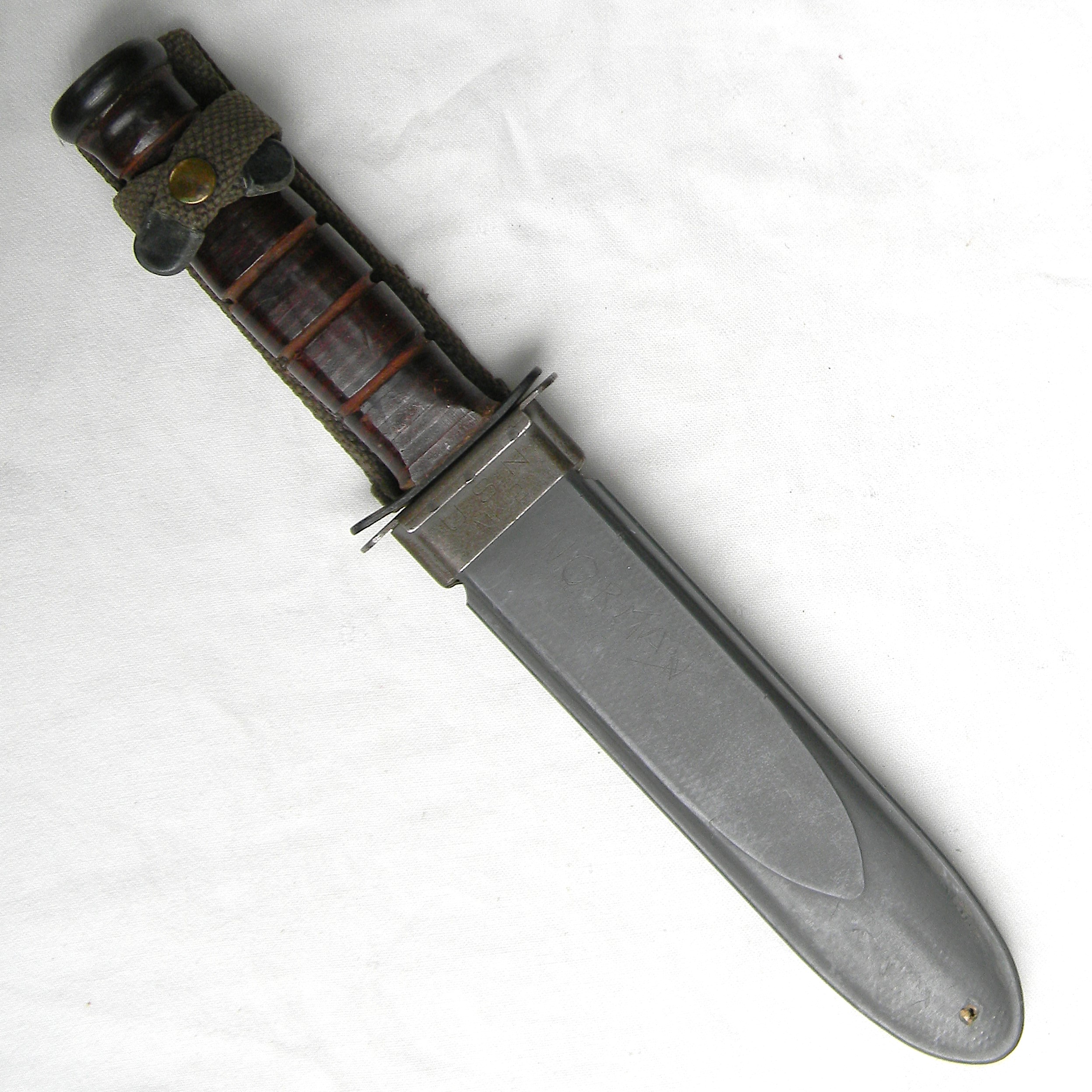USA WW2 era Ka-Bar (Union Cutlery) USN MK2 fighting knife, erly issue blade-marked type, 1943 NORD scabbard signed NORMAN - Image 2