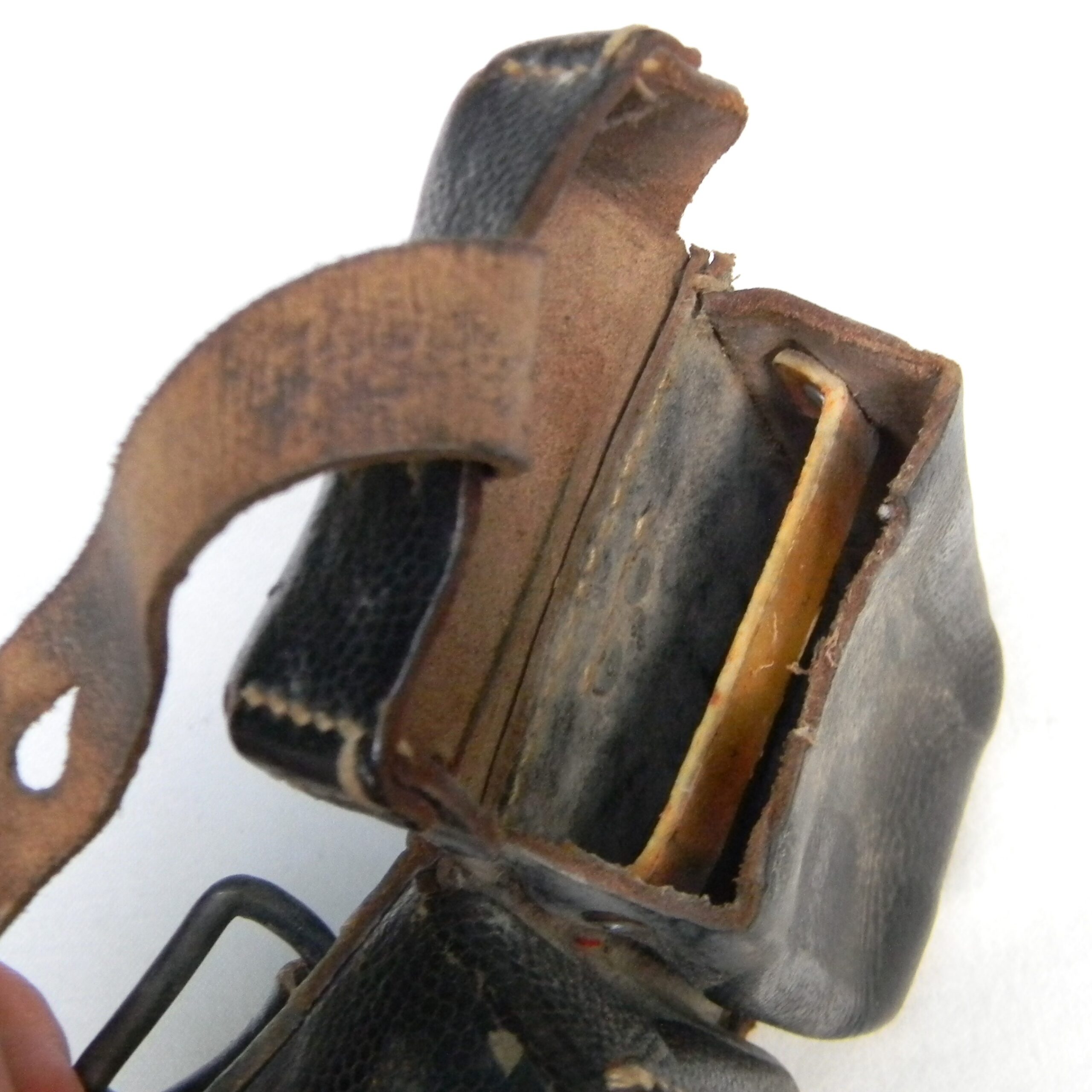 Germany WW2 era Mauser rifle ammo pouch made in 1942 by Lagesa cooperative in Dresden; intact dividers, iron fittings rear D-ring - Image 6