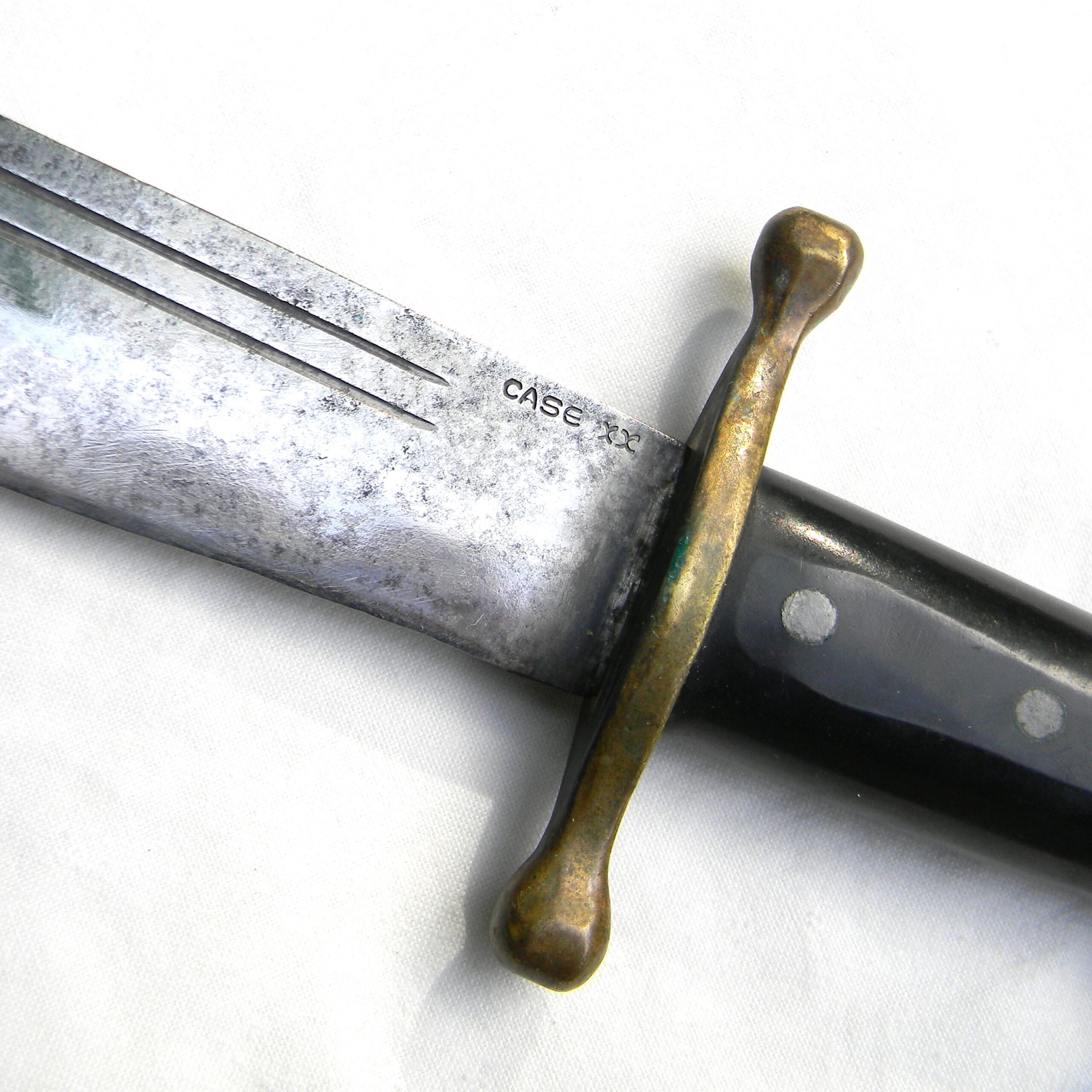 USA WW2 era Case XX V44 survival/fighting knife - part of USAF bail-out kit, original scabbard; rare type - Image 6
