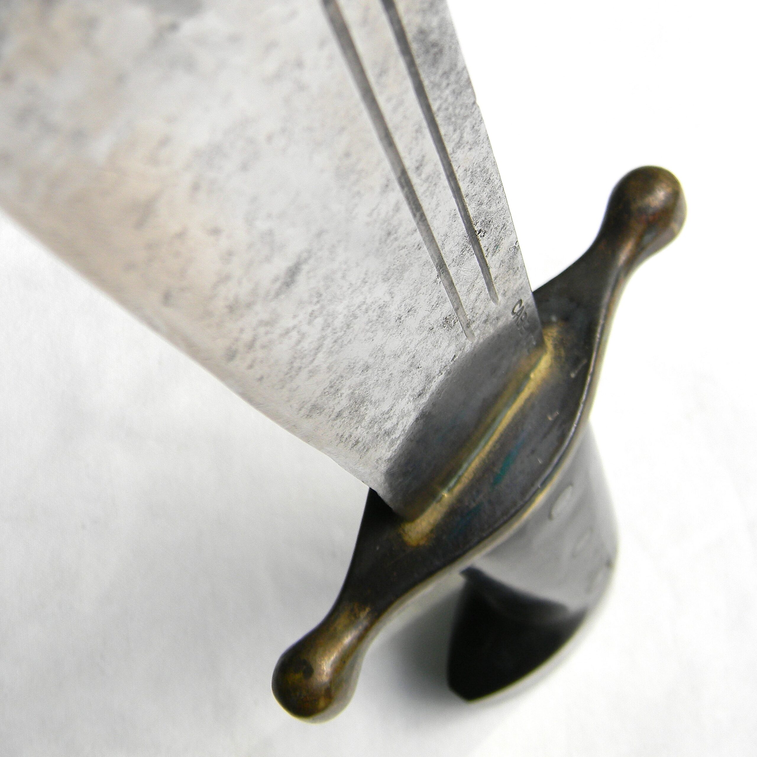 USA WW2 era Case XX V44 survival/fighting knife - part of USAF bail-out kit, original scabbard; rare type - Image 7