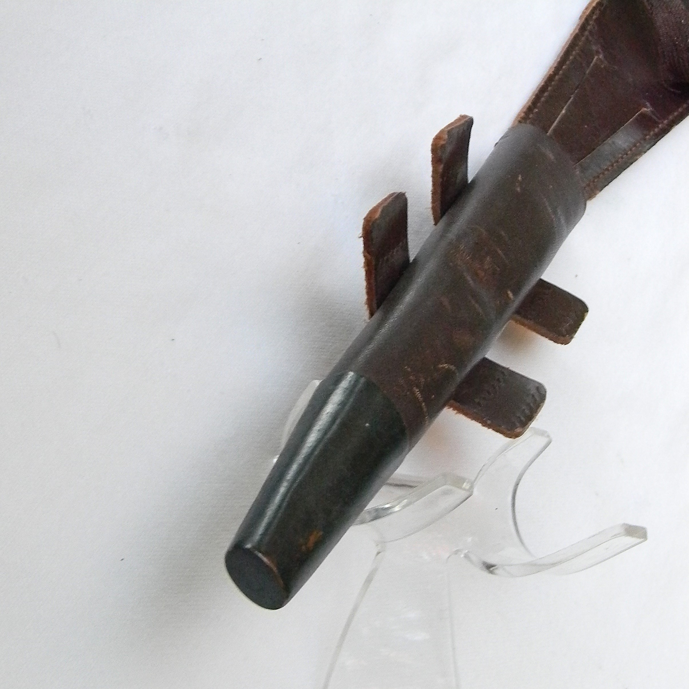 WW2 era British 2nd Pattern Fairbairn Sykes fighting dagger, original leather scabbard; rare - Image 13