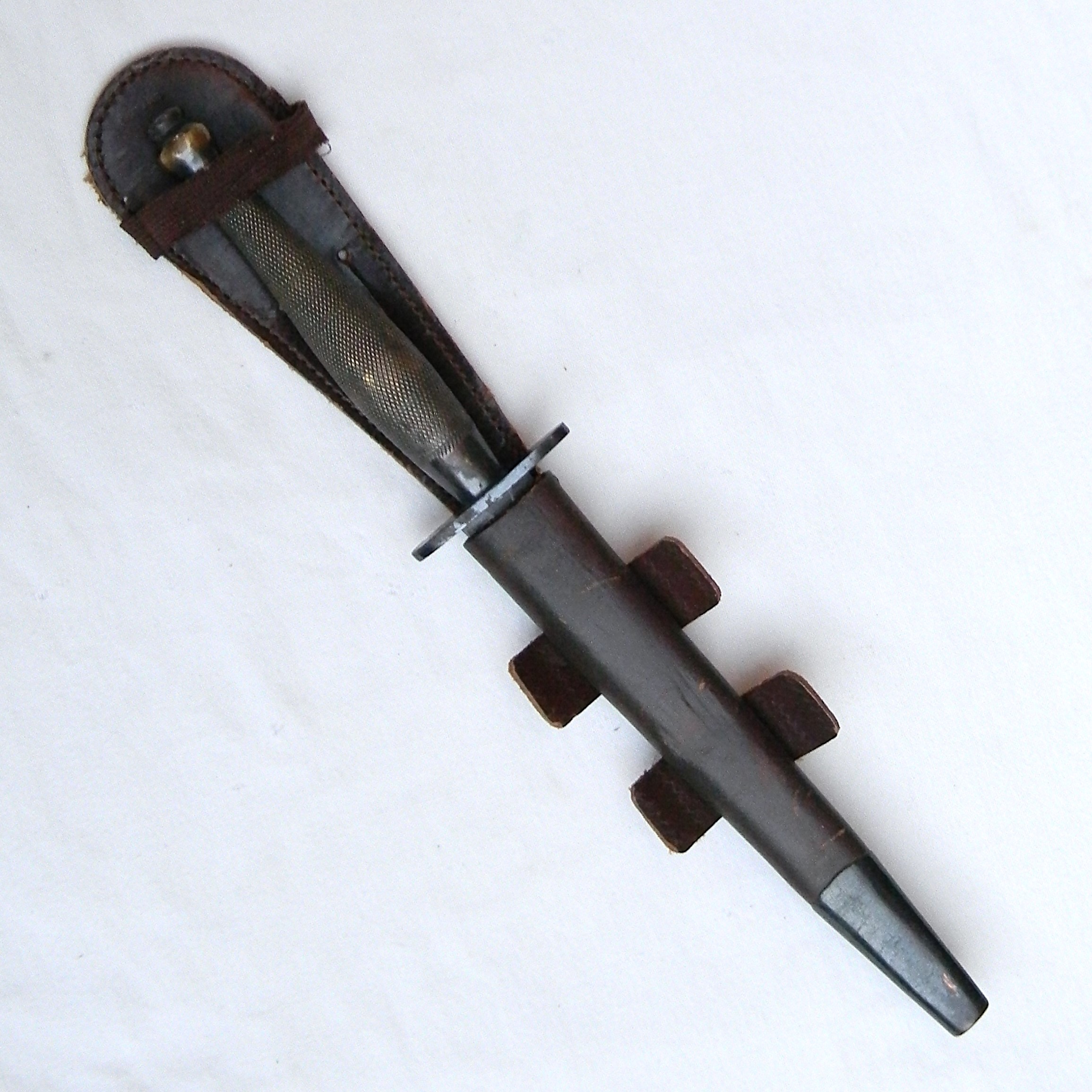WW2 Fairbairn-Sykes dagger 2nd pattern